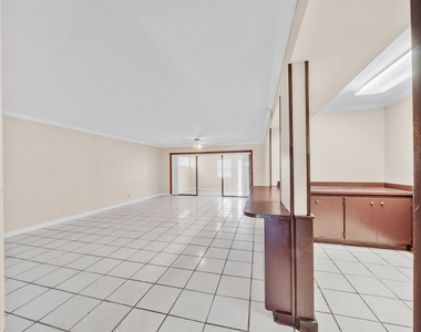 221 Nw 43rd Place - Photo Thumbnail 17
