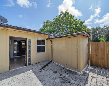 221 Nw 43rd Place - Photo Thumbnail 36