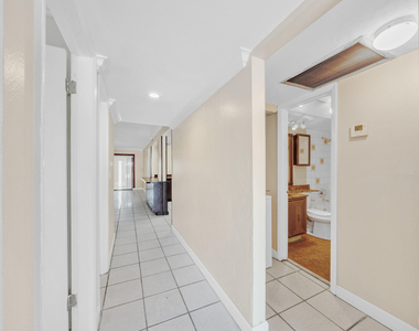 221 Nw 43rd Place - Photo Thumbnail 5