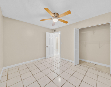 221 Nw 43rd Place - Photo Thumbnail 8
