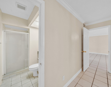 221 Nw 43rd Place - Photo Thumbnail 24