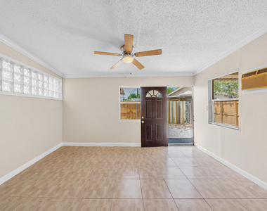 221 Nw 43rd Place - Photo Thumbnail 28