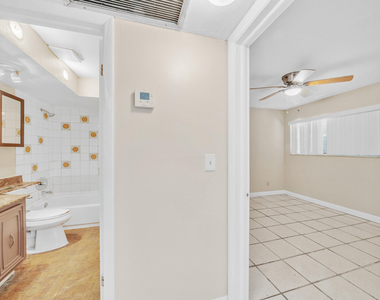 221 Nw 43rd Place - Photo Thumbnail 6