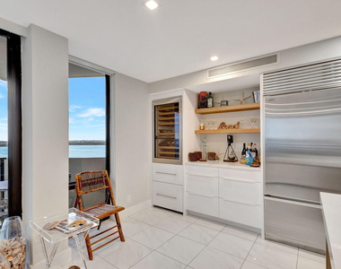 5460 N Ocean Drive - Photo Thumbnail 8