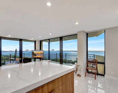 5460 N Ocean Drive - Photo Thumbnail 10