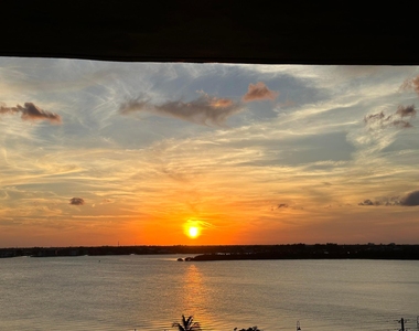 5460 N Ocean Drive - Photo Thumbnail 3