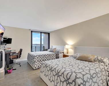 5460 N Ocean Drive - Photo Thumbnail 21