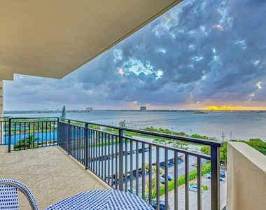 5460 N Ocean Drive - Photo Thumbnail 2