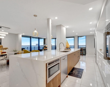 5460 N Ocean Drive - Photo Thumbnail 1