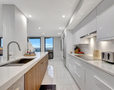 5460 N Ocean Drive - Photo Thumbnail 18