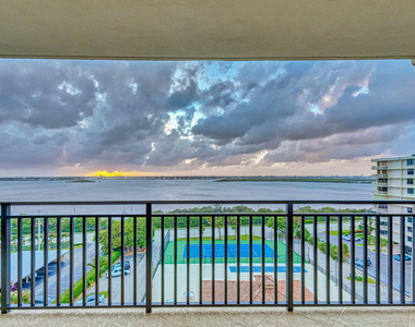 5460 N Ocean Drive - Photo Thumbnail 25
