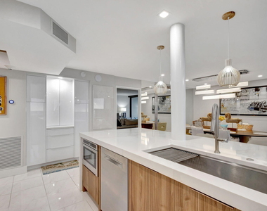5460 N Ocean Drive - Photo Thumbnail 11