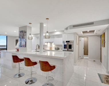 5460 N Ocean Drive - Photo Thumbnail 13