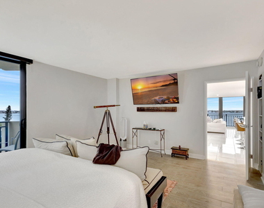 5460 N Ocean Drive - Photo Thumbnail 15