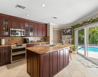 4050 Nw 7th Lane - Photo Thumbnail 41