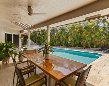 4050 Nw 7th Lane - Photo Thumbnail 3