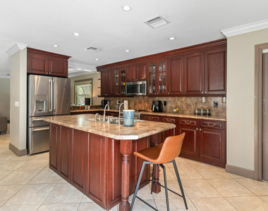 4050 Nw 7th Lane - Photo Thumbnail 4