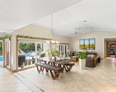 4050 Nw 7th Lane - Photo Thumbnail 2
