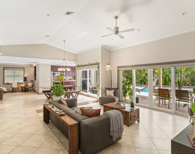 4050 Nw 7th Lane - Photo Thumbnail 24