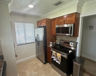 3801 Inlet Circle - Photo Thumbnail 5