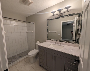 625 Coconut Avenue N - Photo Thumbnail 19