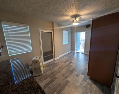 625 Coconut Avenue N - Photo Thumbnail 24