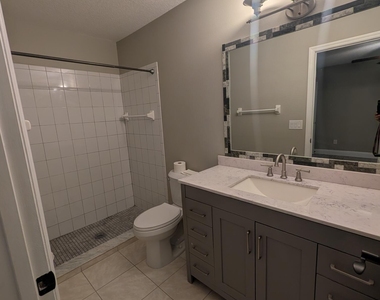 625 Coconut Avenue N - Photo Thumbnail 20