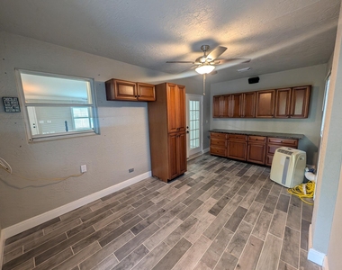 625 Coconut Avenue N - Photo Thumbnail 27