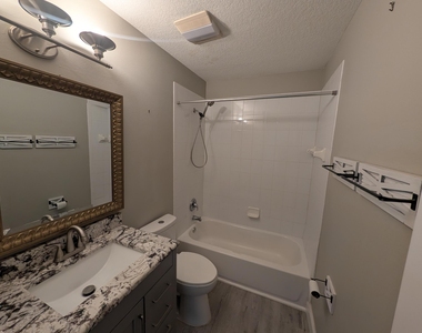 625 Coconut Avenue N - Photo Thumbnail 13