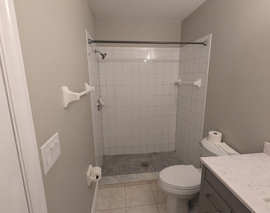 625 Coconut Avenue N - Photo Thumbnail 21
