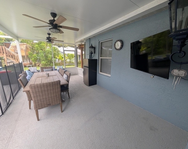 625 Coconut Avenue N - Photo Thumbnail 28