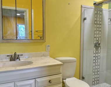 2886 Fernley Drive E - Photo Thumbnail 7