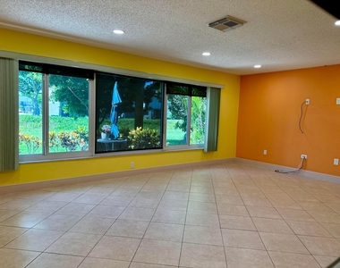 2886 Fernley Drive E - Photo Thumbnail 15