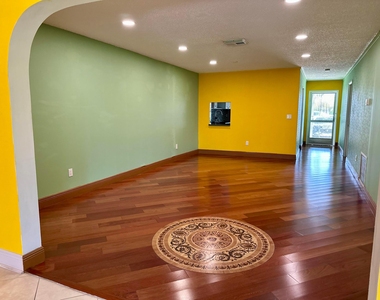 2886 Fernley Drive E - Photo Thumbnail 10