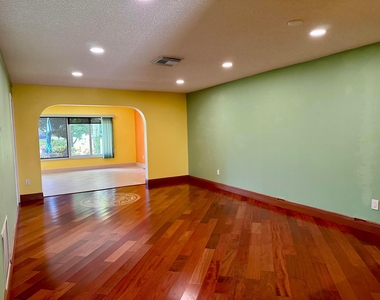 2886 Fernley Drive E - Photo Thumbnail 9