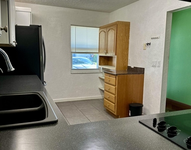 2886 Fernley Drive E - Photo Thumbnail 4