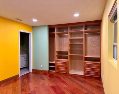 2886 Fernley Drive E - Photo Thumbnail 11