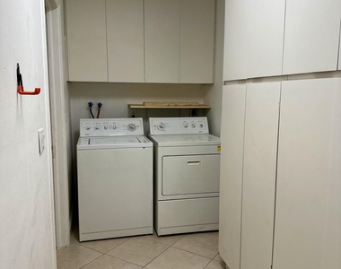 2886 Fernley Drive E - Photo Thumbnail 16
