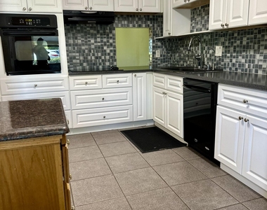 2886 Fernley Drive E - Photo Thumbnail 3
