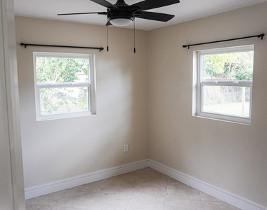1502 Avenue I - Photo Thumbnail 2