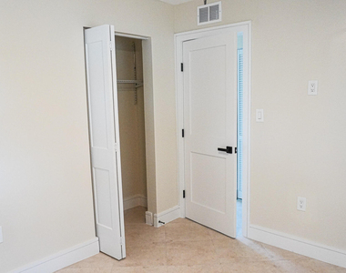 1502 Avenue I - Photo Thumbnail 3