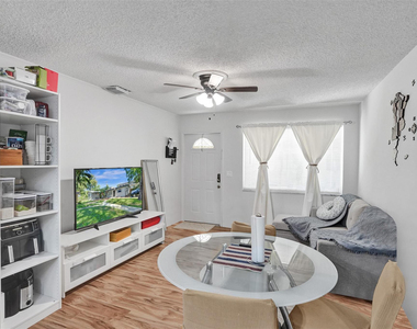 4240 Nw 21st Avenue - Photo Thumbnail 4