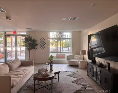168 S Monterey St - Photo Thumbnail 16