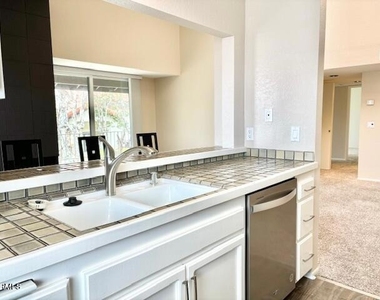 2226 Martinique Lane - Photo Thumbnail 10