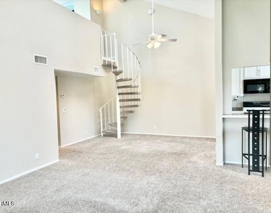 2226 Martinique Lane - Photo Thumbnail 6