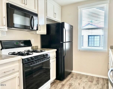 2226 Martinique Lane - Photo Thumbnail 9