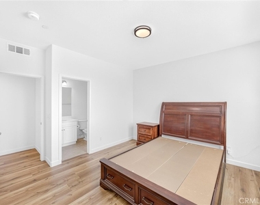 1617 Camden Court - Photo Thumbnail 16