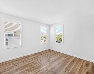 1617 Camden Court - Photo Thumbnail 3