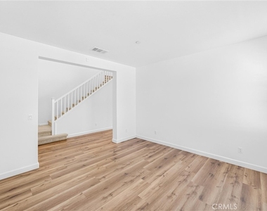 1617 Camden Court - Photo Thumbnail 2