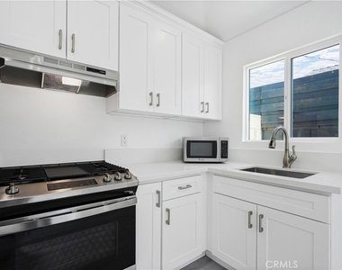 6539 N Bobbyboyar Avenue - Photo Thumbnail 6